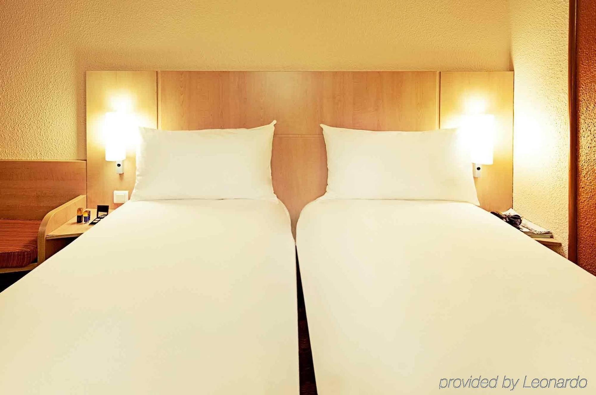 Ibis Issoire Hotel Exterior photo