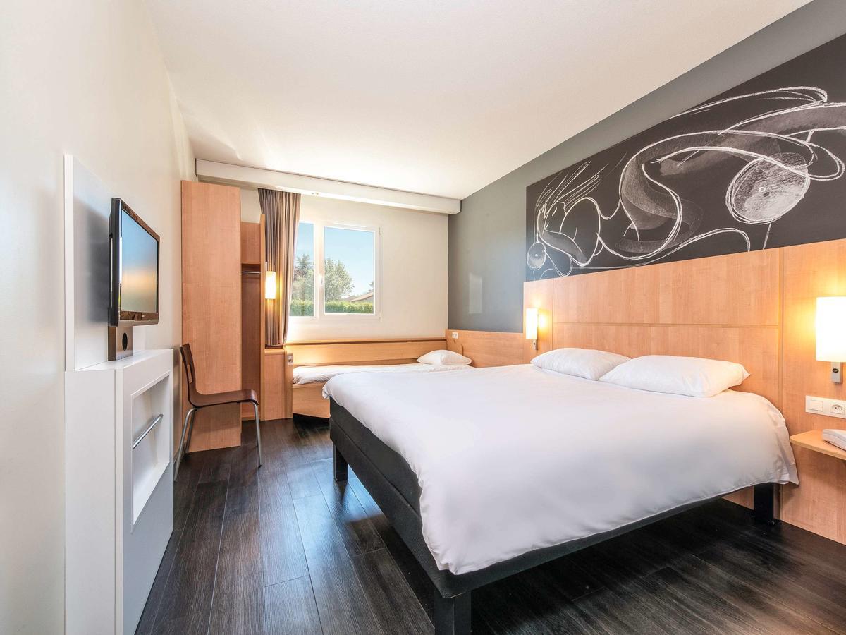 Ibis Issoire Hotel Exterior photo